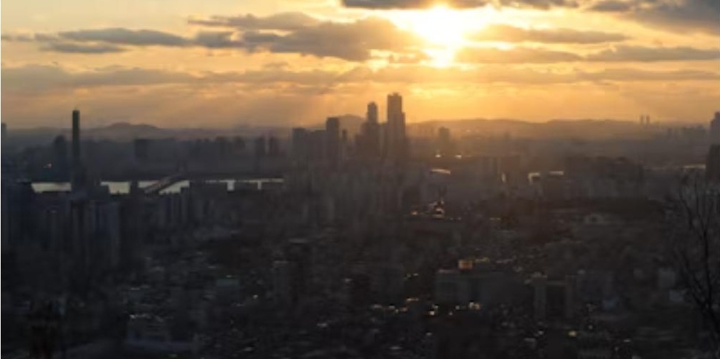 Sunrise over the Seoul skyline